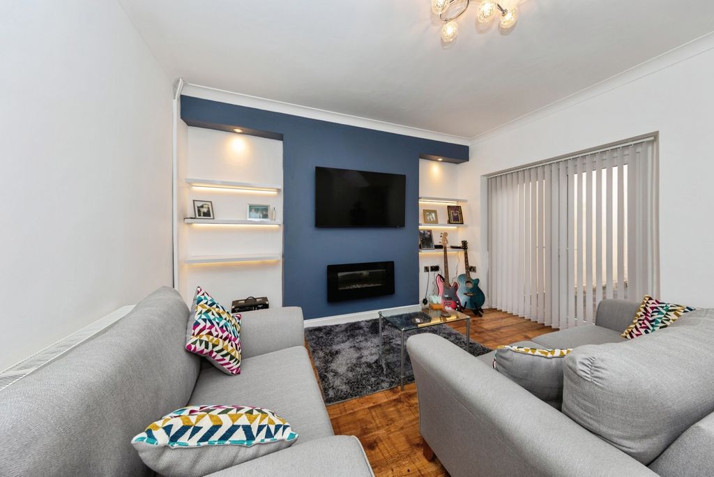 Property photo 2 of 19 Pbox-Img.Jpg