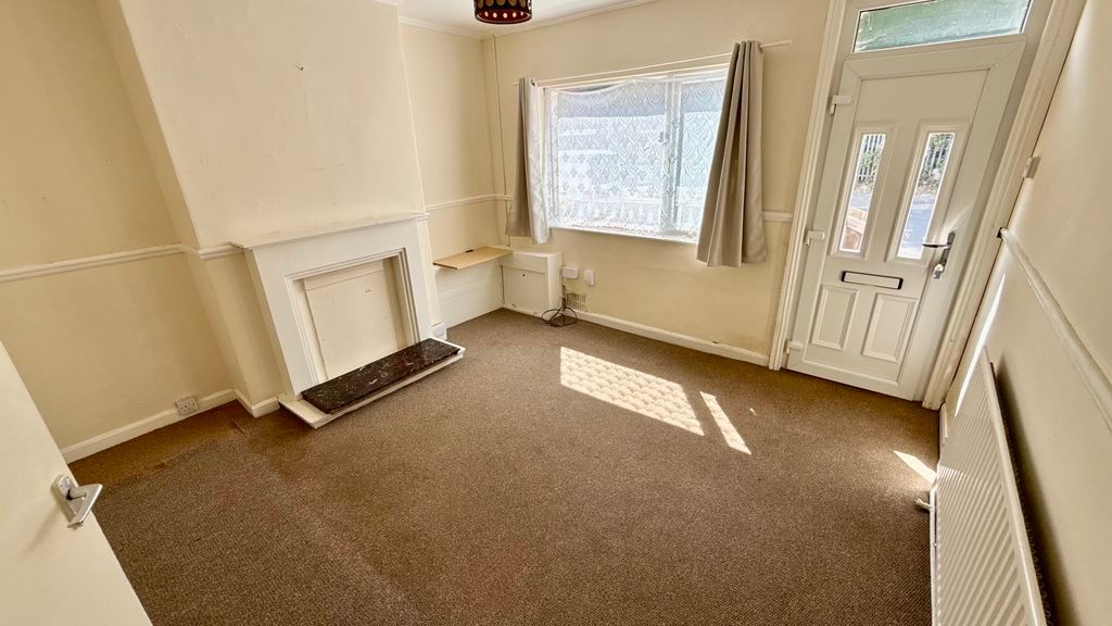 Property photo 2 of 9 Photo 9