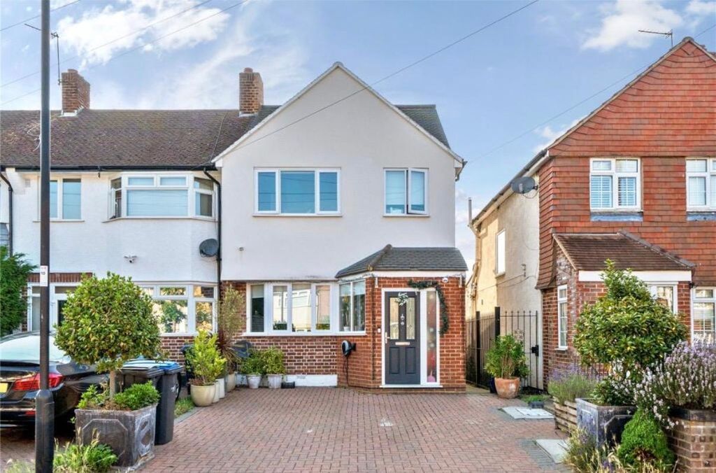 Property photo 1 of 14 Front (Exterior)