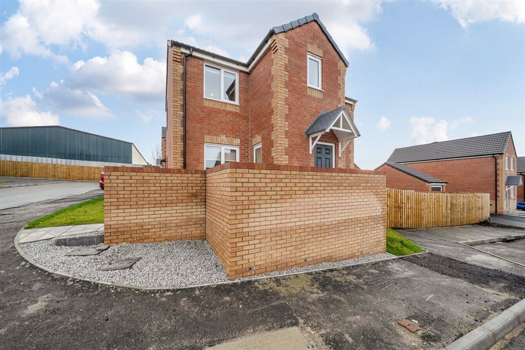 Property photo 1 of 9 Exterior