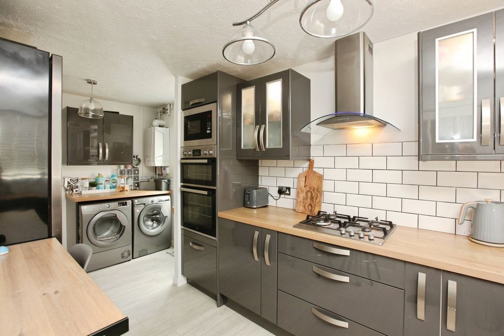 Property photo 3 of 25 Pbox-Img.Jpg