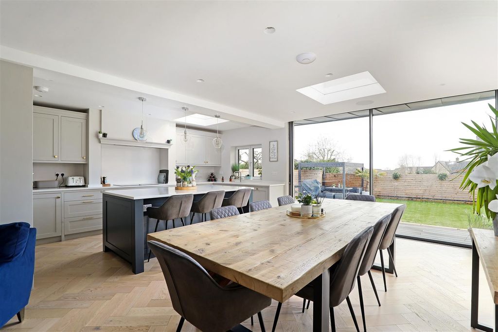 Property photo 2 of 28 Ph47_5015028.Jpg