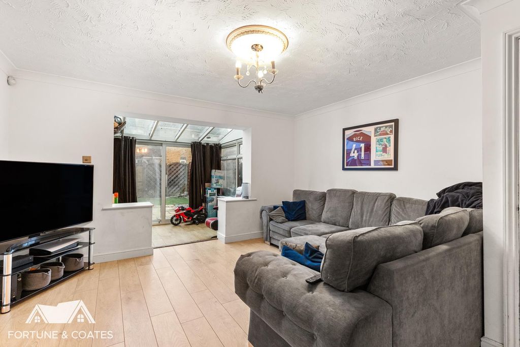 Property photo 2 of 15 Ashworthplace_5.Jpg