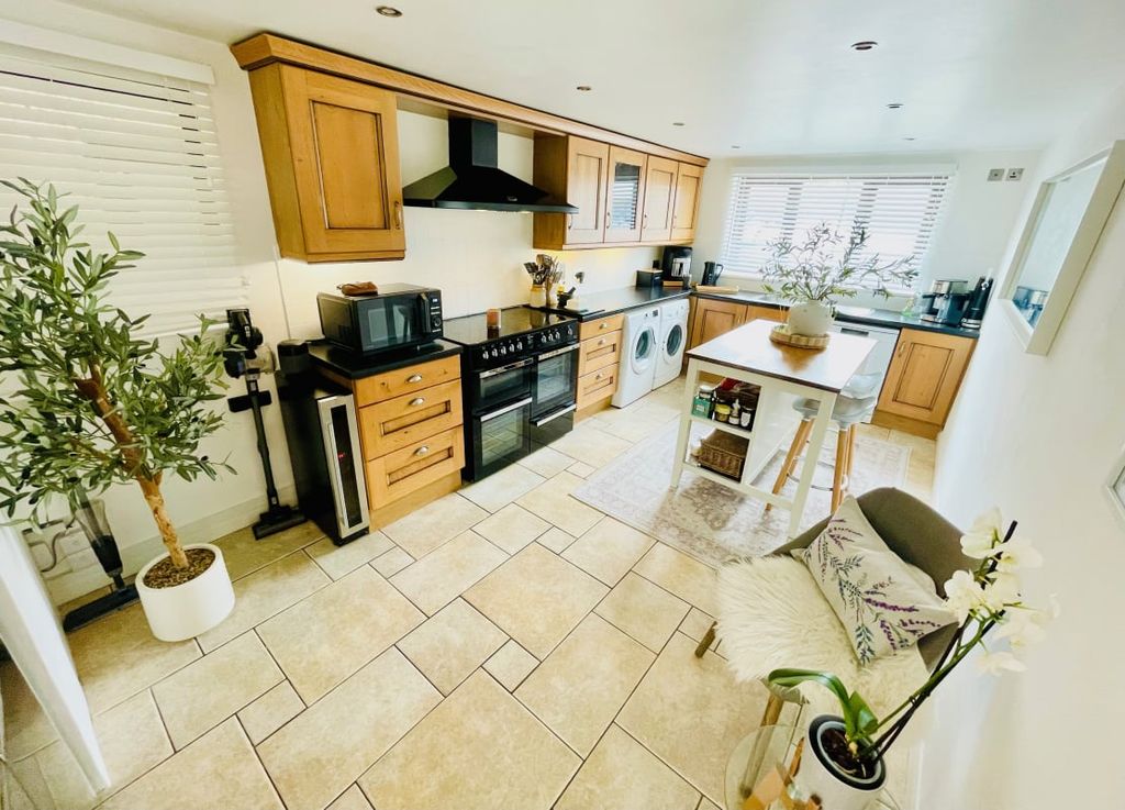 Property photo 3 of 40
