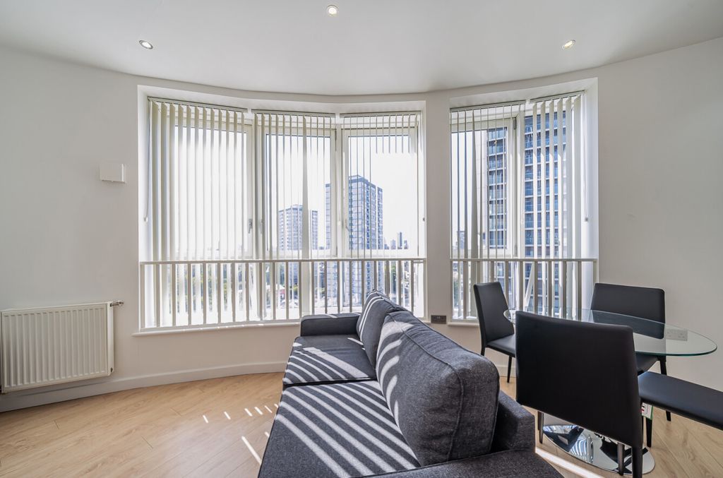 Property photo 2 of 17 1349728-3-68Bf0Eb...