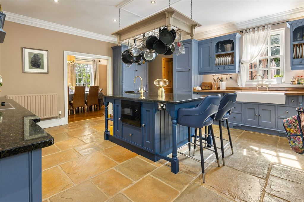 Property photo 3 of 18 Kitchen