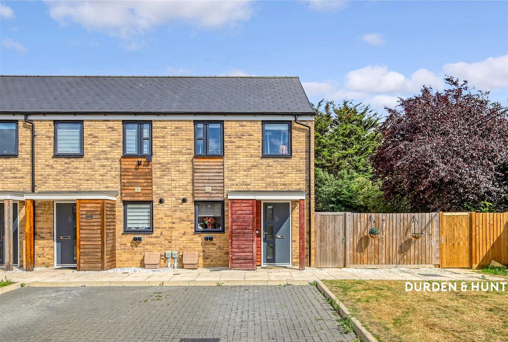 Property photo 1 of 17 Ozalid Road