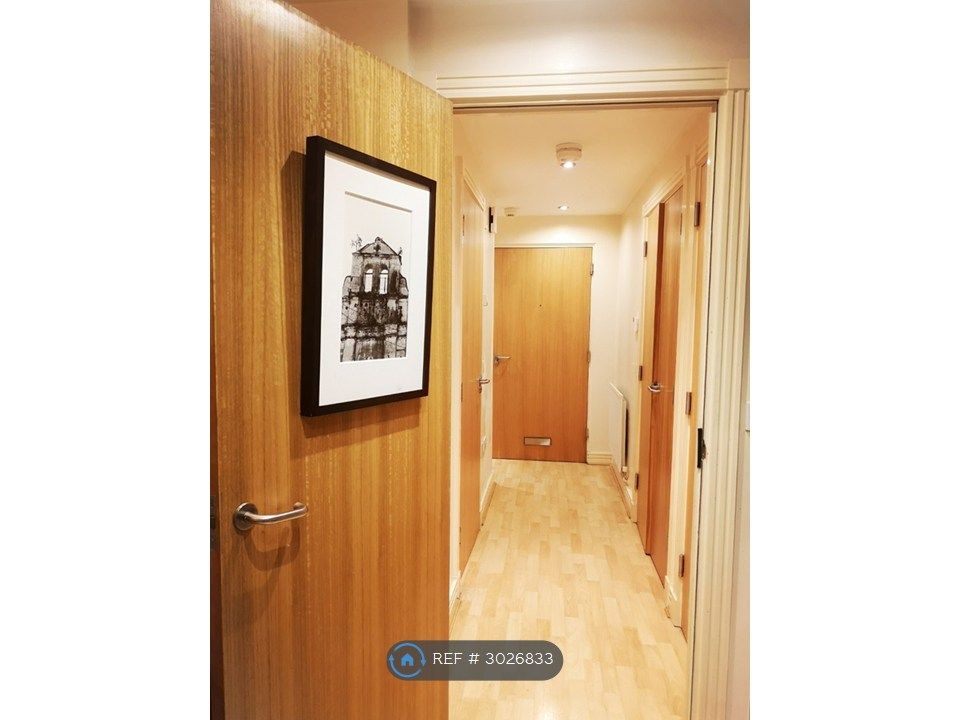 Property photo 3 of 11 Corridor