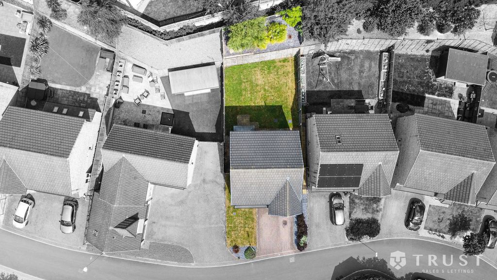 Property photo 2 of 37