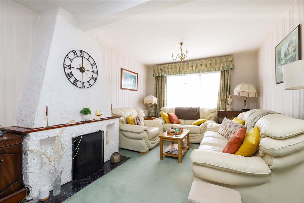 Property photo 2 of 13 Living/Dining Room