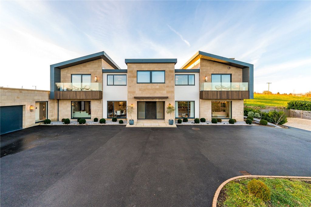 Property photo 1 of 56 Picture No. 62