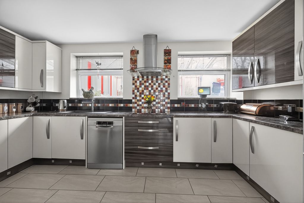 Property photo 1 of 20 Kitchen