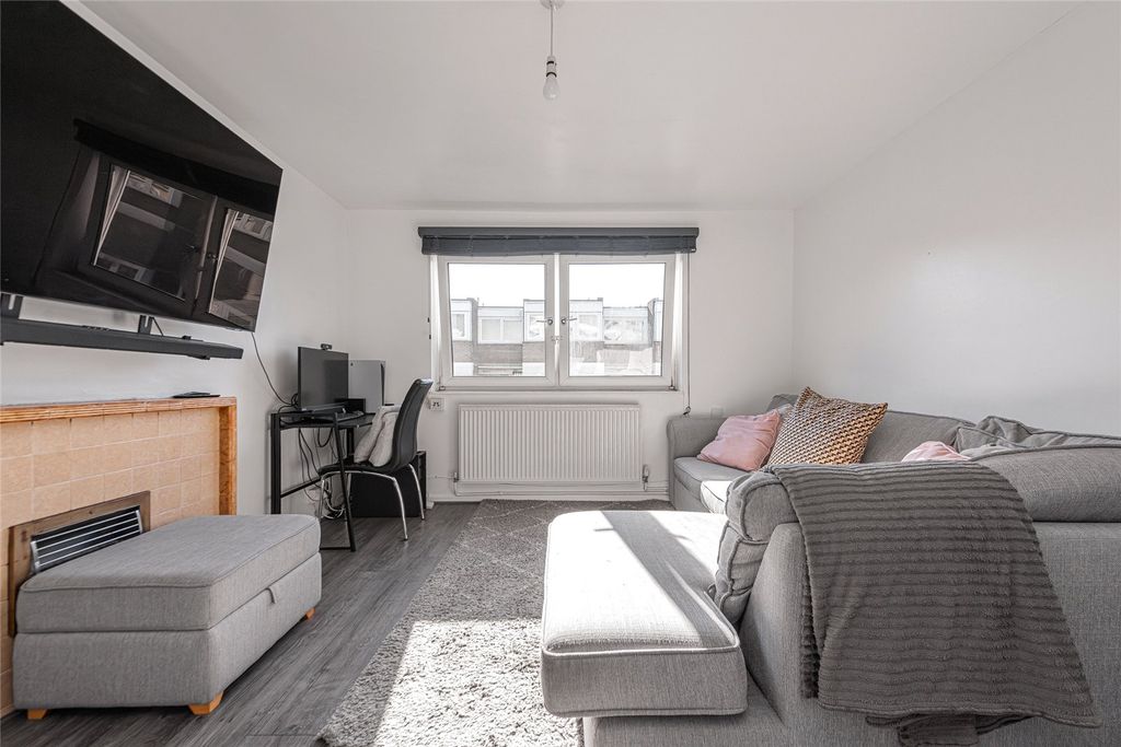 Property photo 2 of 8 Picture No. 17