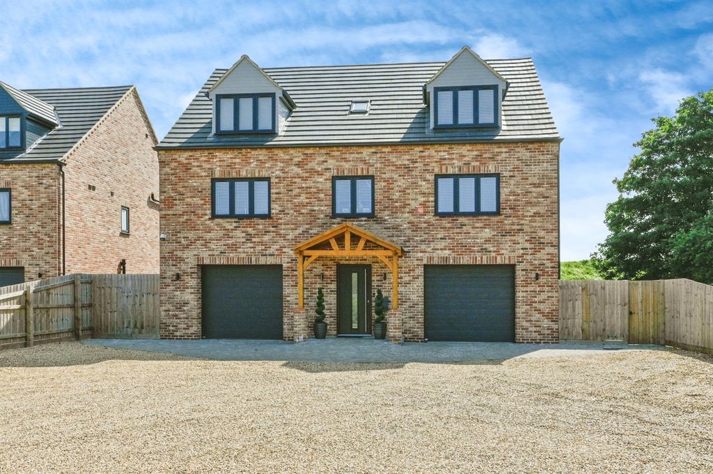 Property photo 1 of 28