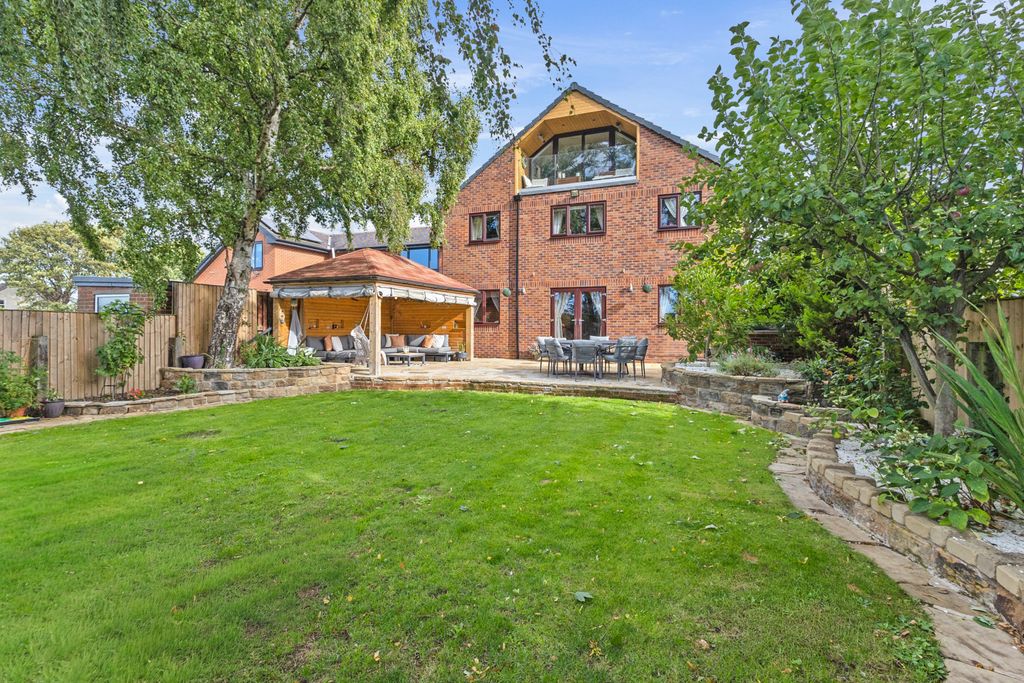 Property photo 1 of 42 5 Bedroom Detached For Sale
