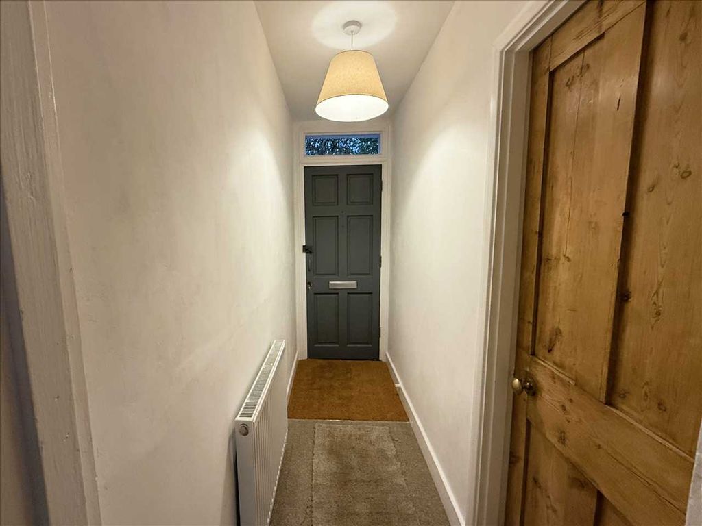 Property photo 3 of 23 Entrance Hall