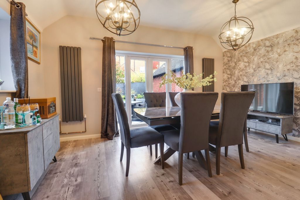 Property photo 2 of 18 Dining Area