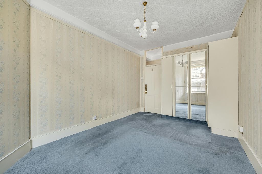 Property photo 3 of 6 Daniel_Watney_4_Stonefield_Mansions__Cloudesley_Square__London__05.Jpg