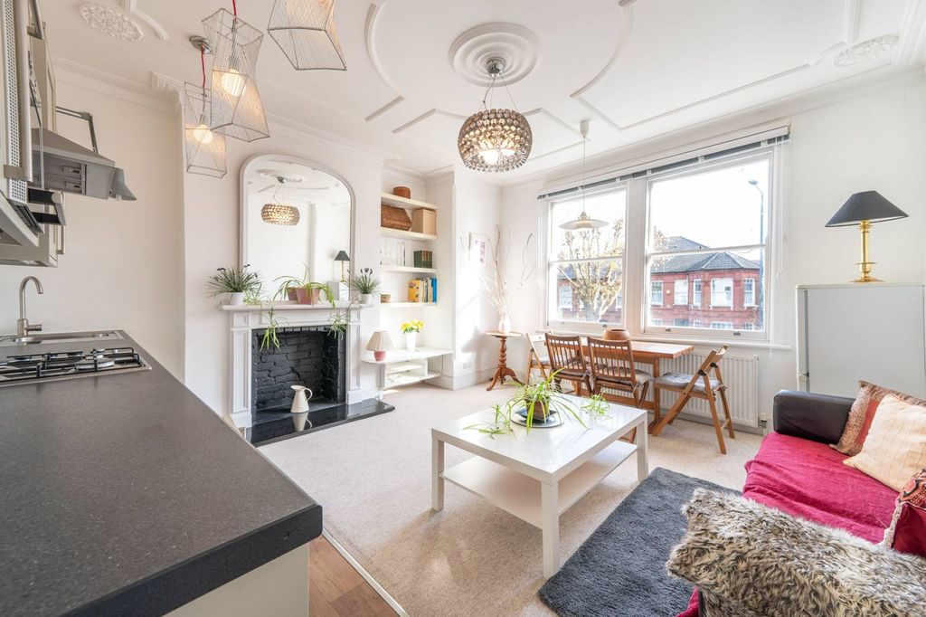 Property photo 2 of 25