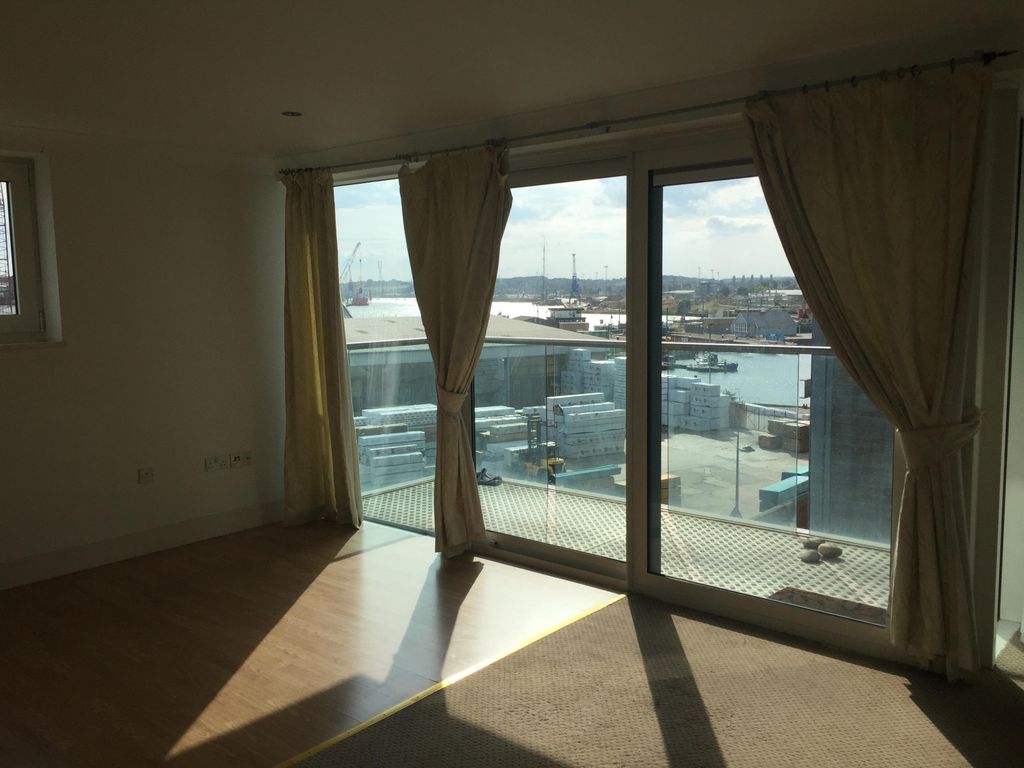 Property photo 2 of 11 Lounge/Dining Area