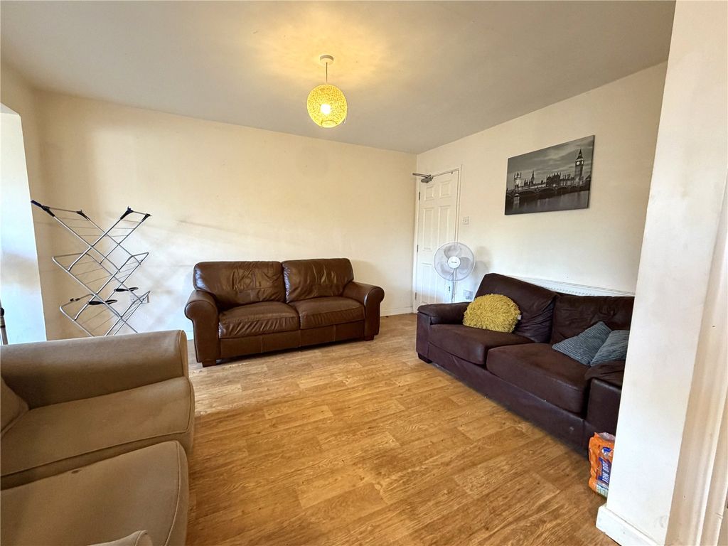 Property photo 2 of 17 Picture No. 32