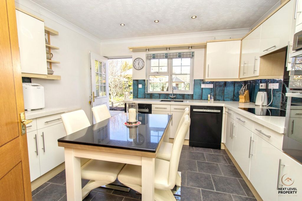 Property photo 3 of 24