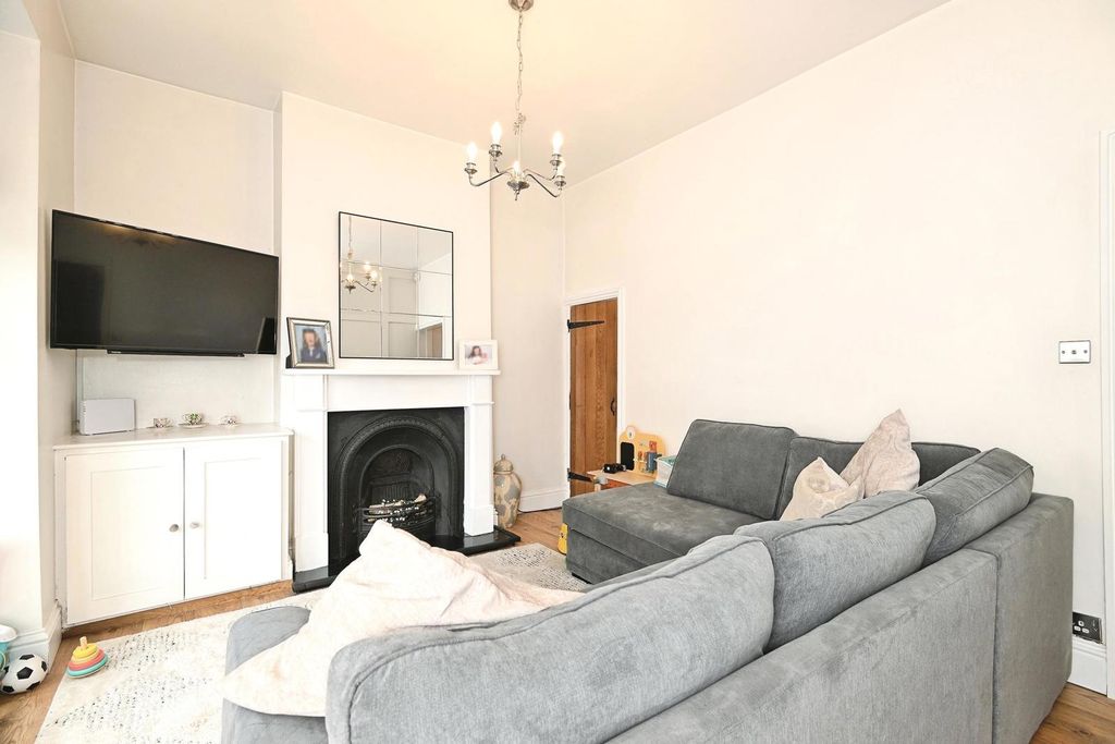 Property photo 3 of 17 Sitting Room
