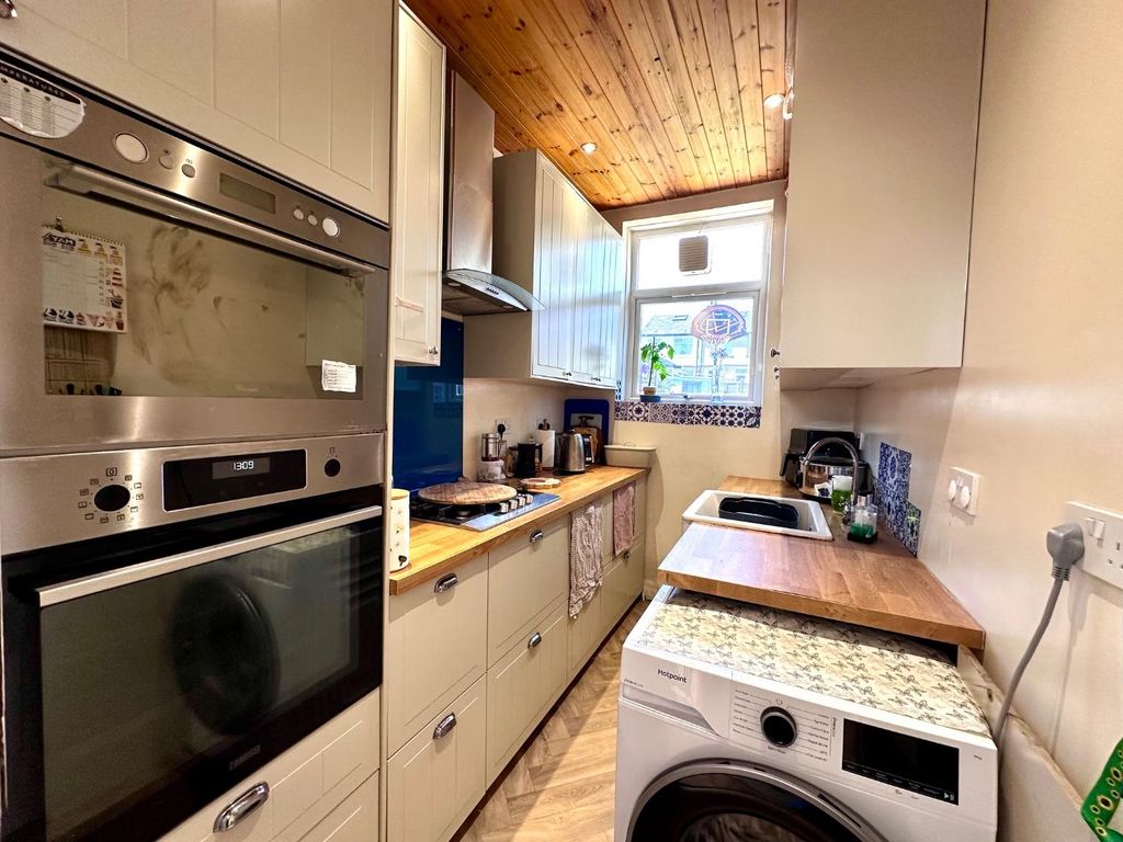 Property photo 2 of 21 Kitchen