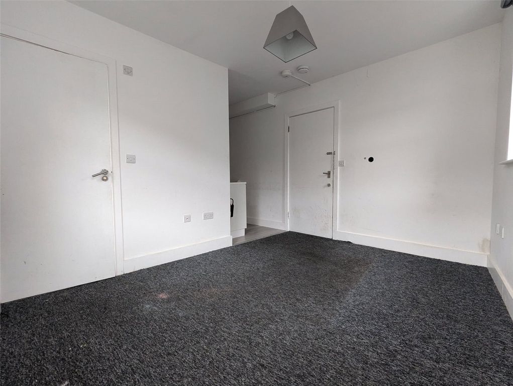 Property photo 2 of 8 Picture No. 04