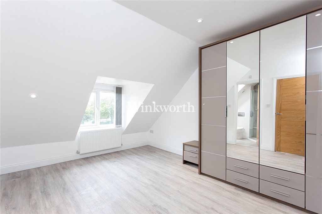 Property photo 3 of 8 Picture No. 01