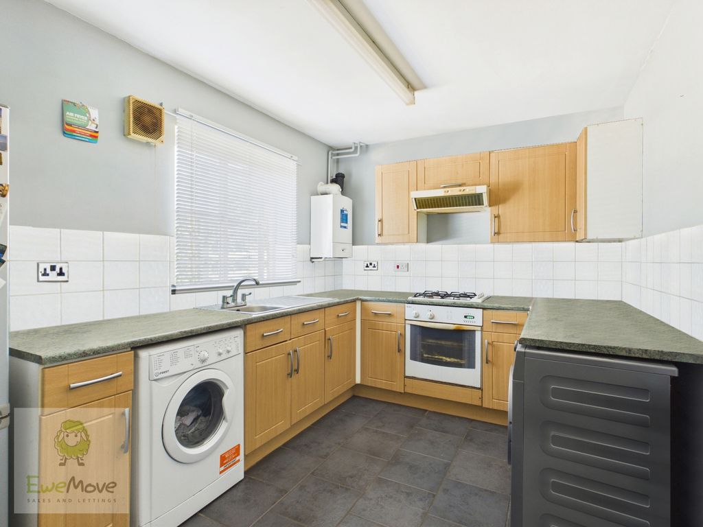 Property photo 3 of 13 Kitchen
