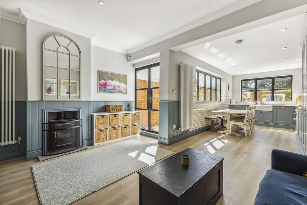 Property photo 2 of 22