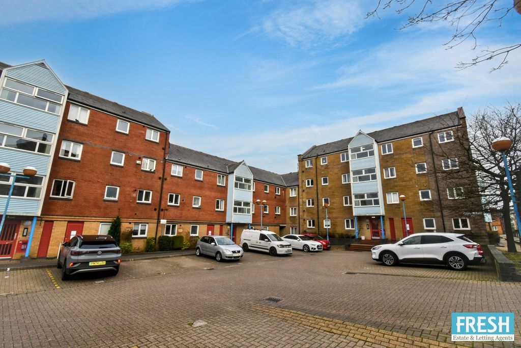 Property photo 2 of 36