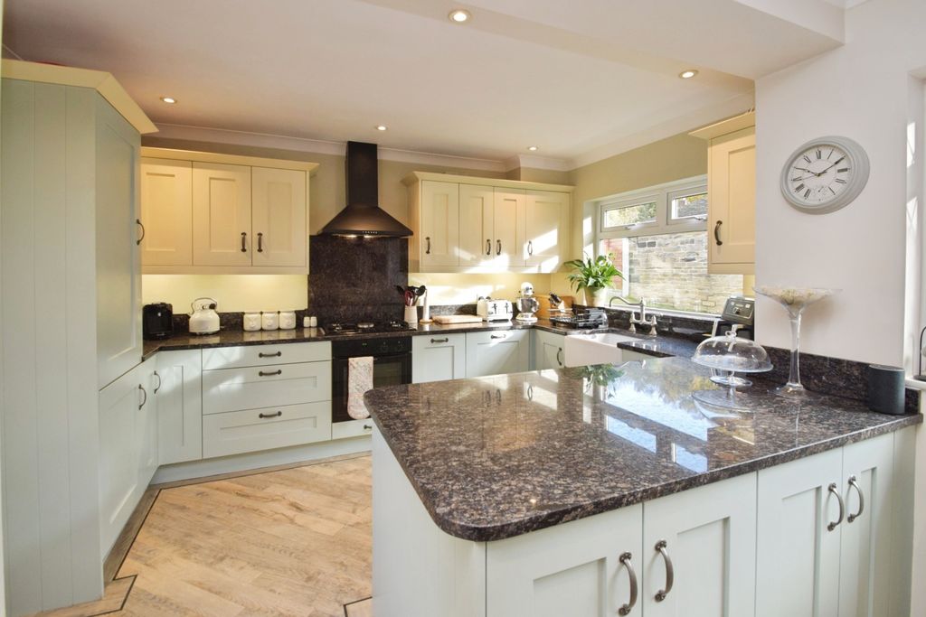 Property photo 3 of 25