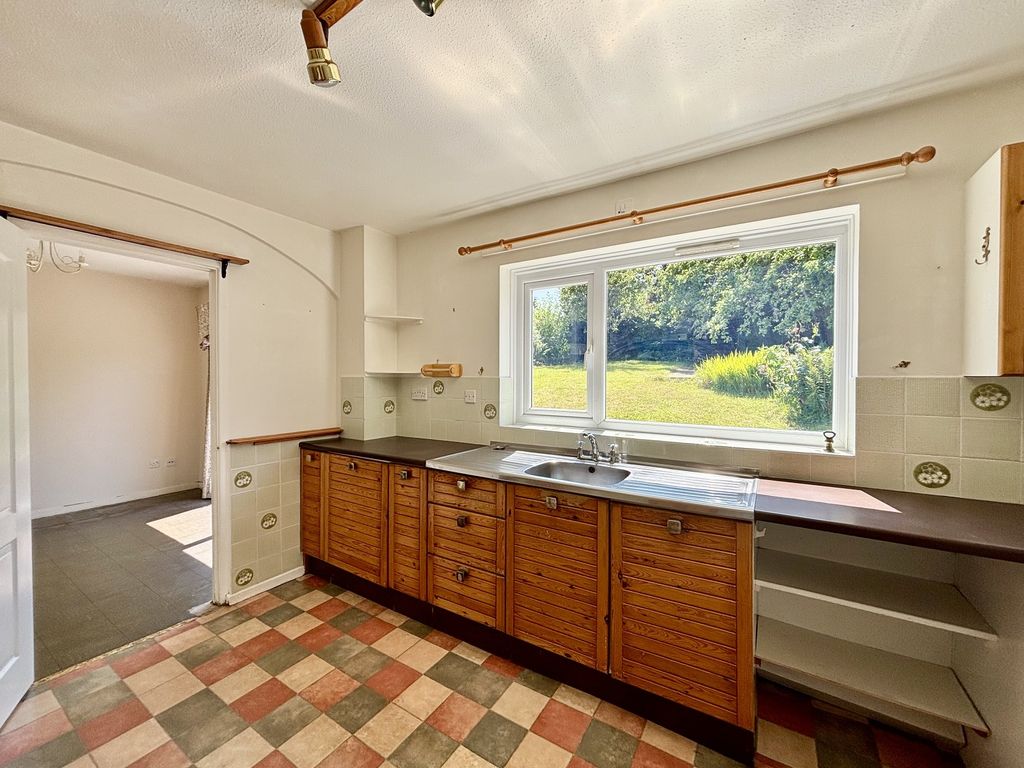 Property photo 3 of 17 Kitchen