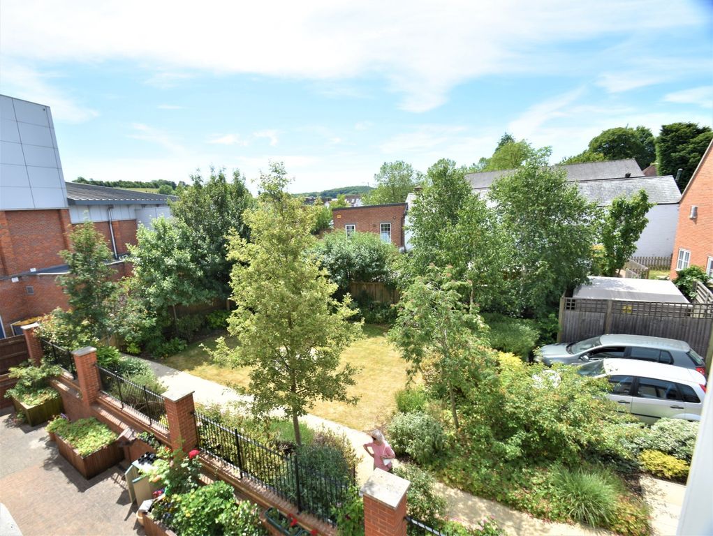 Property photo 2 of 15 Garden View