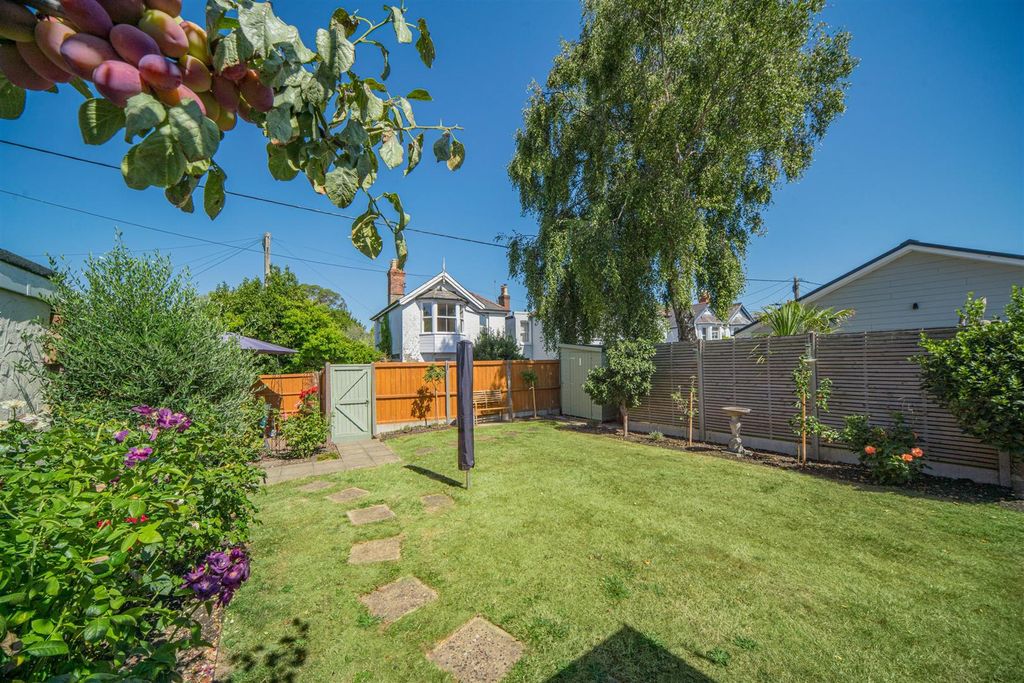Property photo 2 of 25