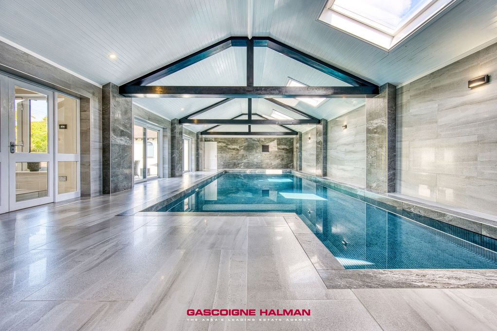 Property photo 3 of 44 Swimming Pool