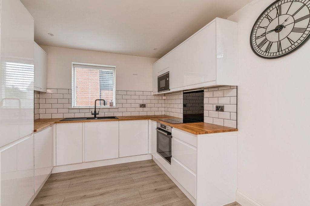 Property photo 1 of 14 Kitchen