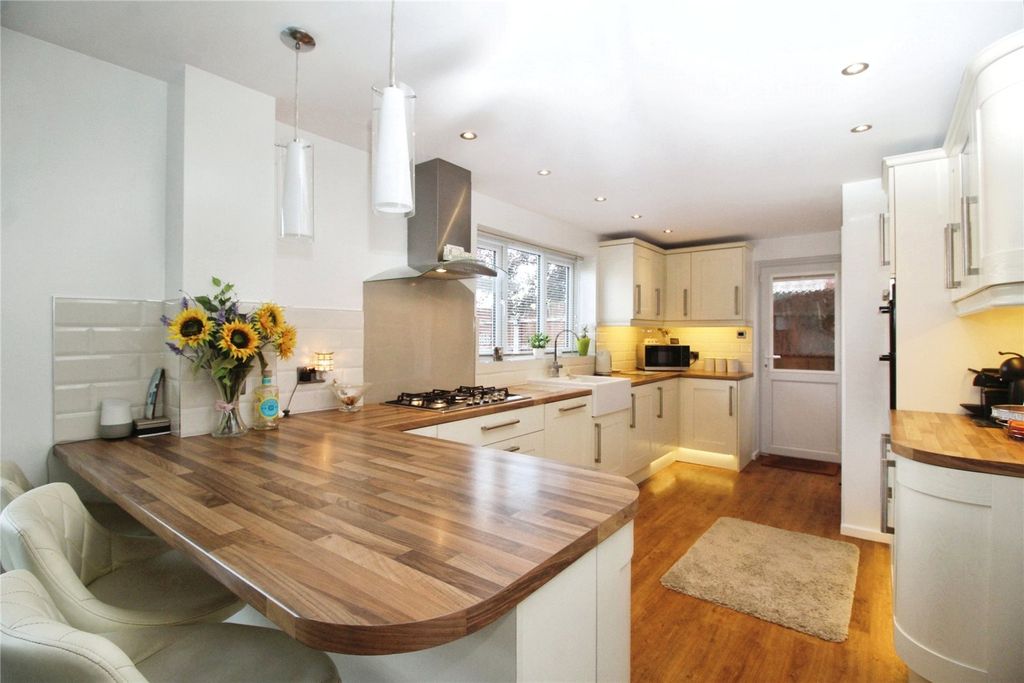 Property photo 2 of 19 Living Kitchen