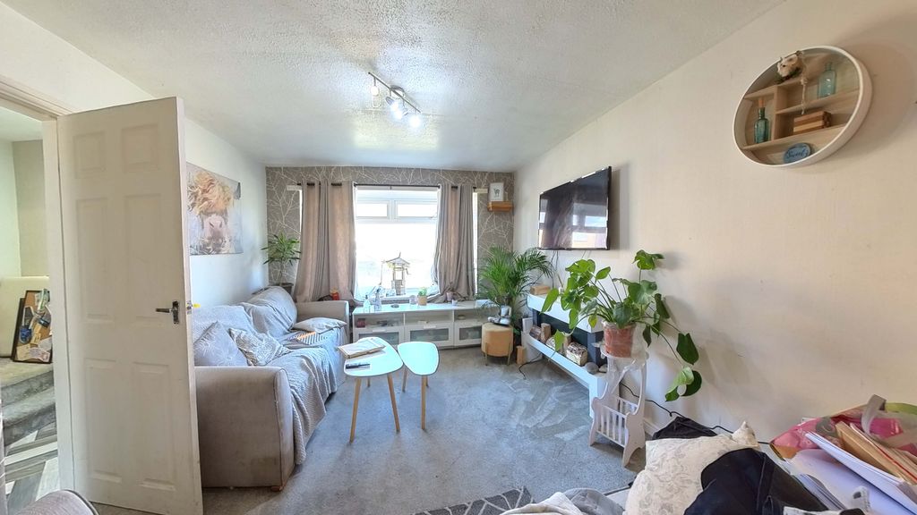 Property photo 3 of 19
