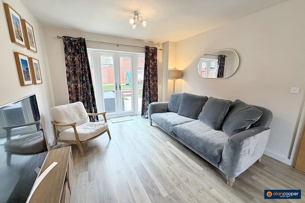 Property photo 3 of 23 4429384