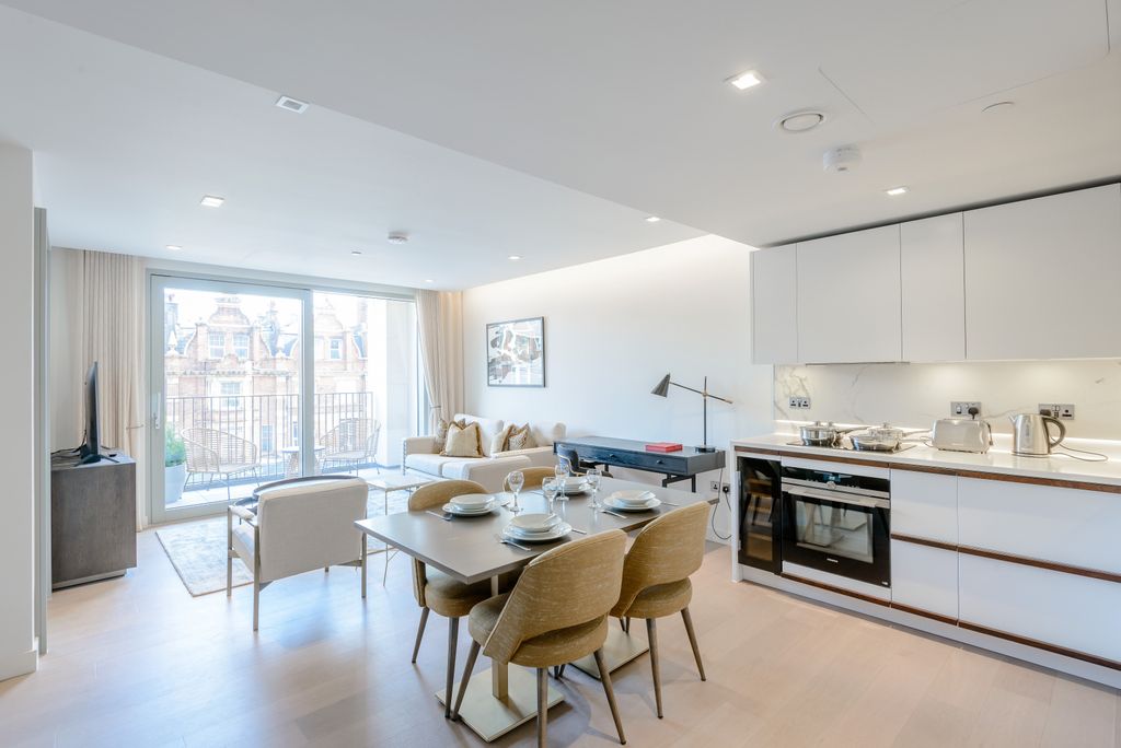 Property photo 1 of 11 Luxurious 1 Bedroom Apartment For Rent