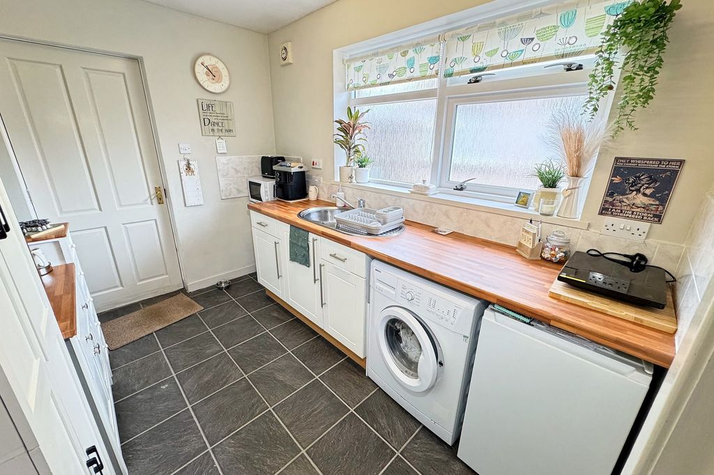 Property photo 3 of 13 Kitchen