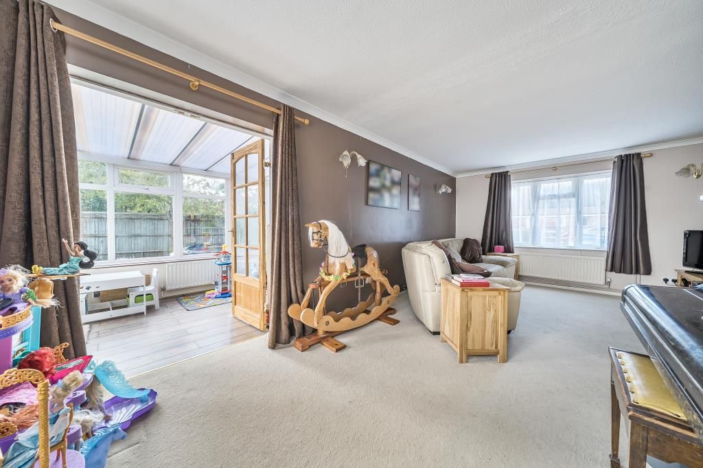 Property photo 3 of 20 Living Room