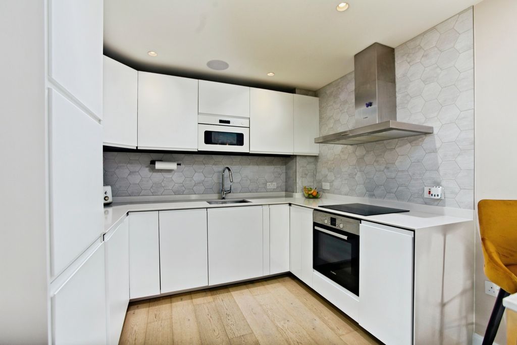 Property photo 2 of 21 Pbox-Img.Jpg
