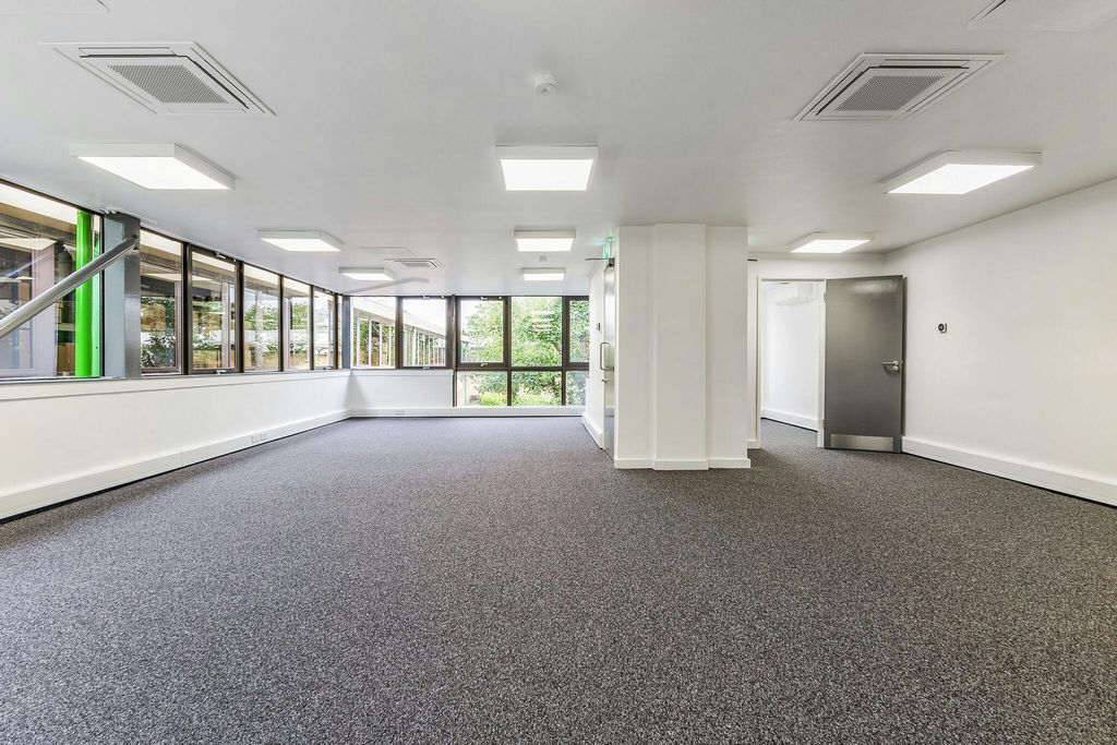 Property photo 3 of 11 96782_Unit3Sheppertonbusinesspark  20_Low.Jpg