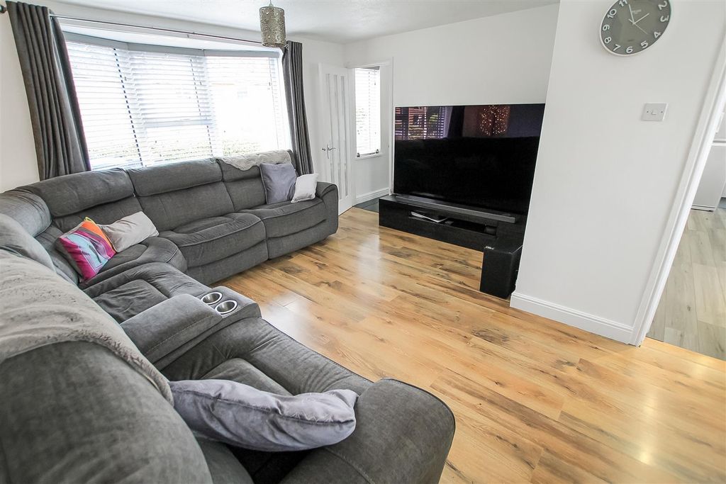 Property photo 3 of 15 Living Room (2).Jpg