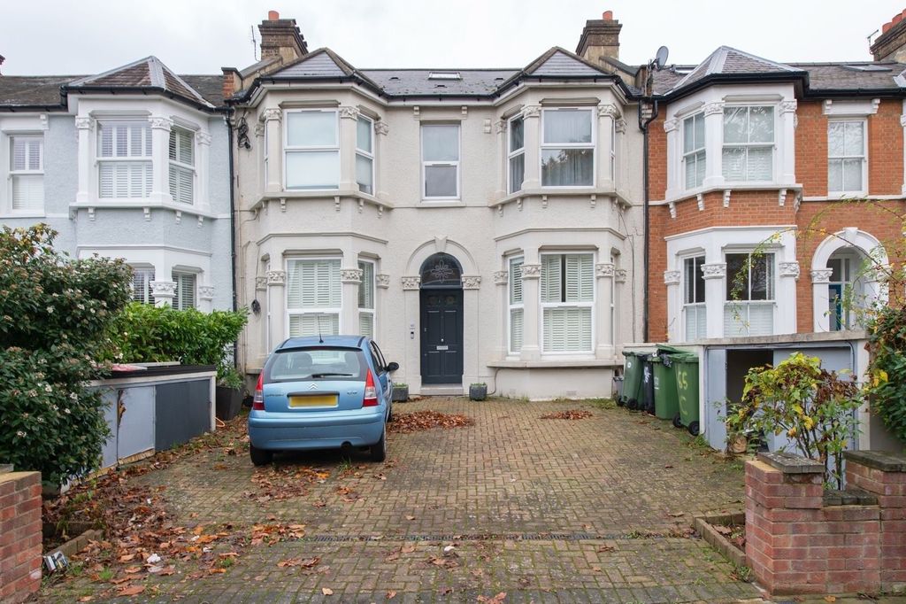 Property photo 1 of 32