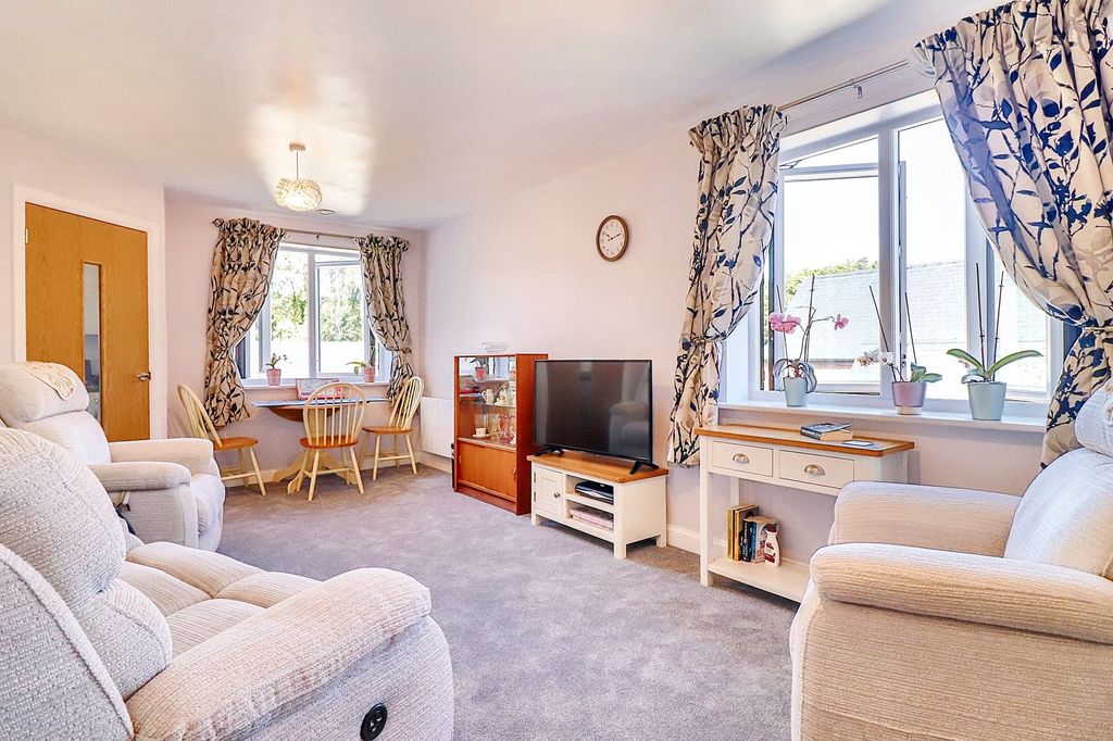 Property photo 2 of 12
